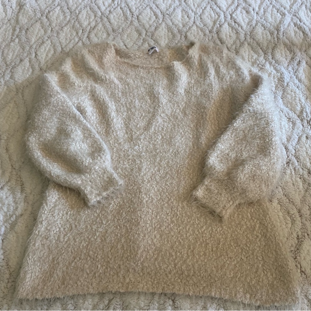 BB Dakota Sweater Womens Small Ivory White Cream Fuzzy Boucle Knit Pullover Soft